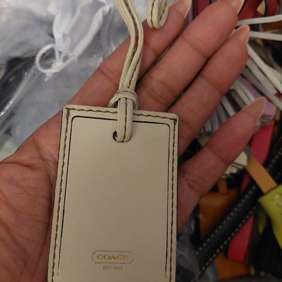 Coach Cream Leather Travel Tag - Picture 1 of 3